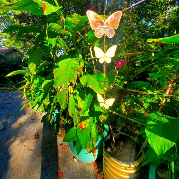 SUNCATCHER Dancing Glass Butterfly Hanging Wall Art, Window, Garden Art & Decor - Picture 3 of 4